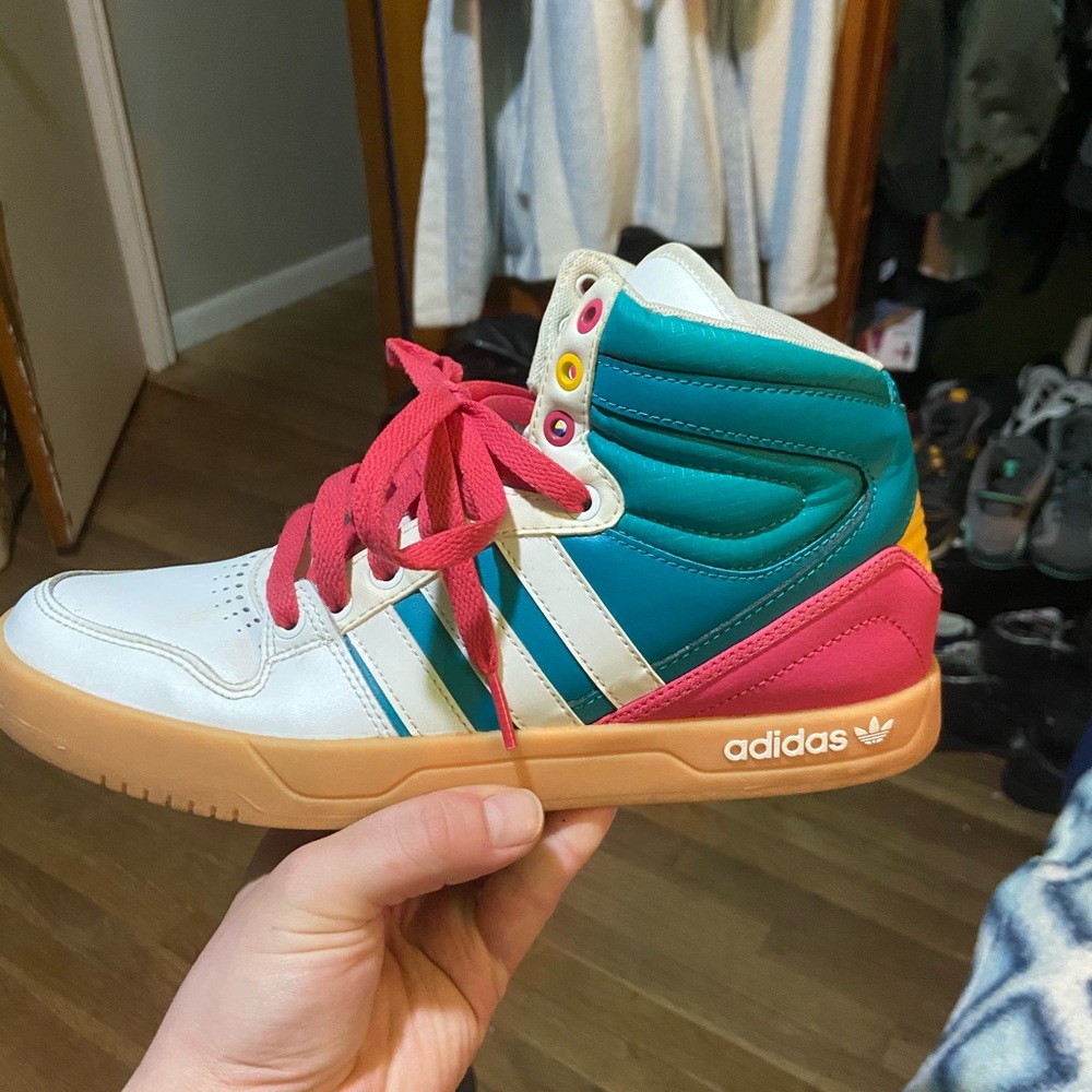 NWOT Adidas basketball shoes size 9